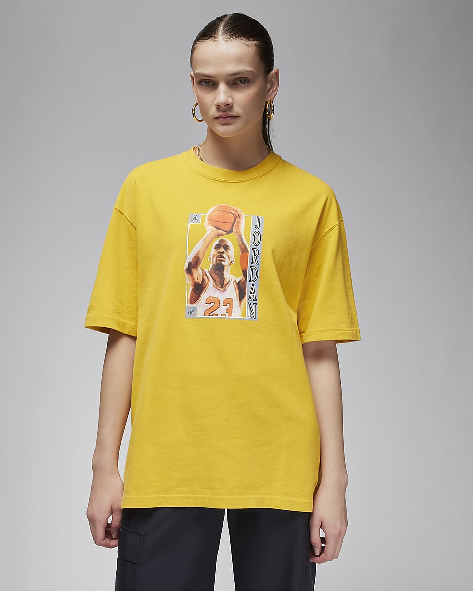 Jordan Women s Oversized Graphic T Shirt. Nike